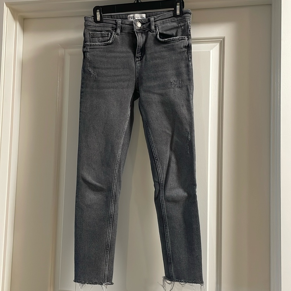 Zara slim jeans in size US 2